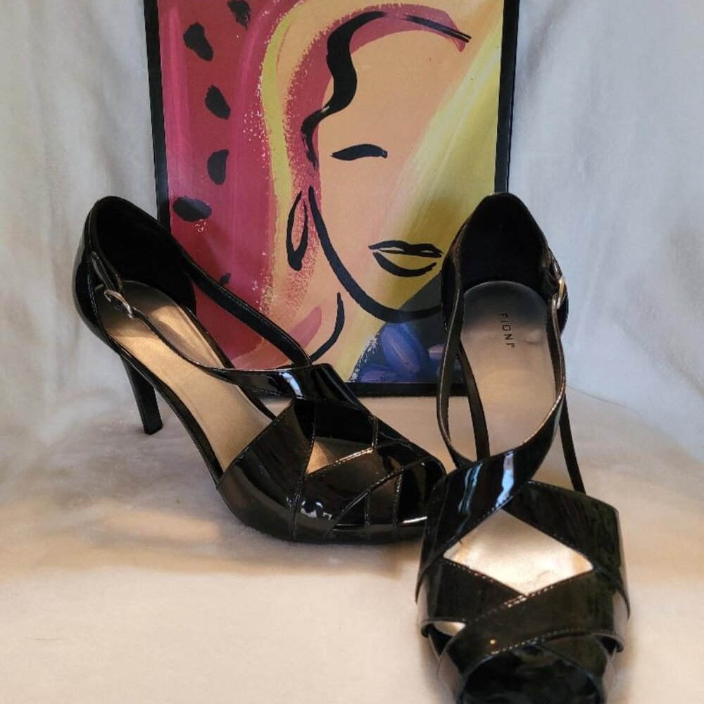 Fioni, size 9.5, black patent leather